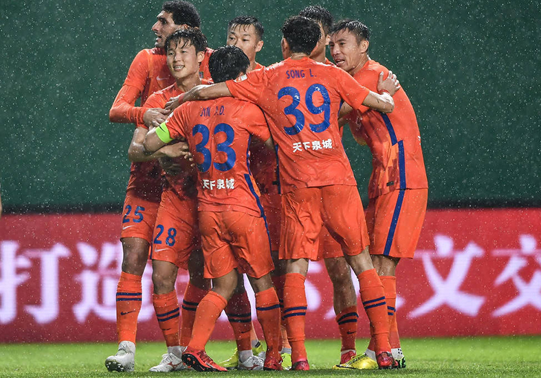 多米体育官网登录-关于亚冠倒计时;广东宏远今夜防线松动;细节引发关注;压力陡增;身体对抗强度拉满的信息